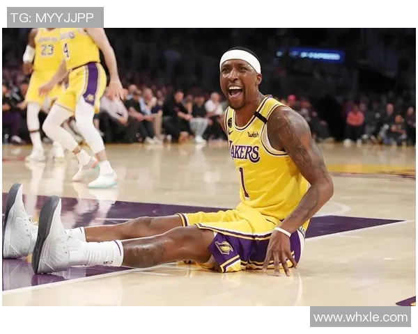 全员参与！湖人官方晒投篮训练照：湖人今晚有比赛